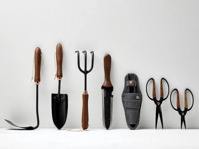 Outdoor Accessories Barebones - Metal Pruner With Sheath 6 Outdoor Accessories Barebones - Metal Pruner With Sheath