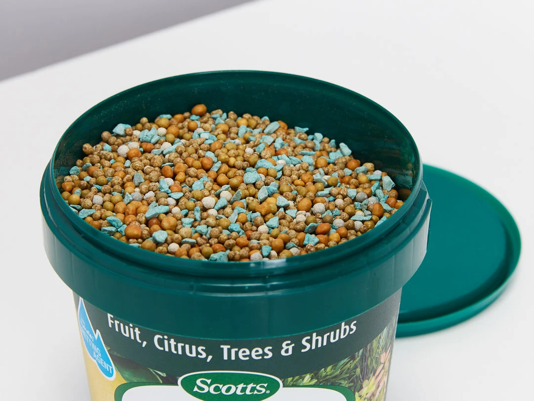 Osmocote Fruit, Citrus, Trees & Shrubs Fertiliser 4 Osmocote Fruit, Citrus, Trees & Shrubs Fertiliser